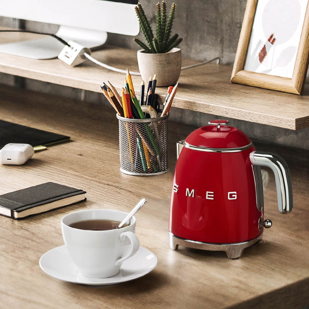 Smeg 50's Style Minivattenkokare Röd