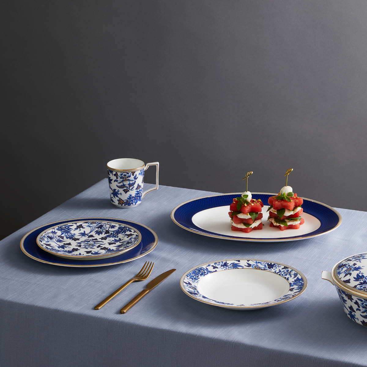 Hibiscus Tallrik djup 23 cm