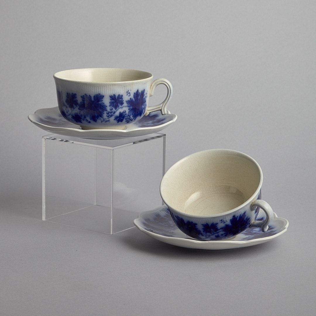 SÅLD "Blå Vinranka" Tekoppar med Fat 2 st