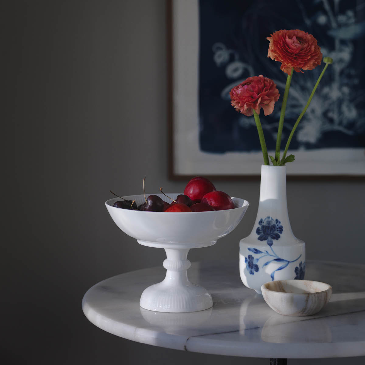 White Fluted Skål på Fot 15 cm