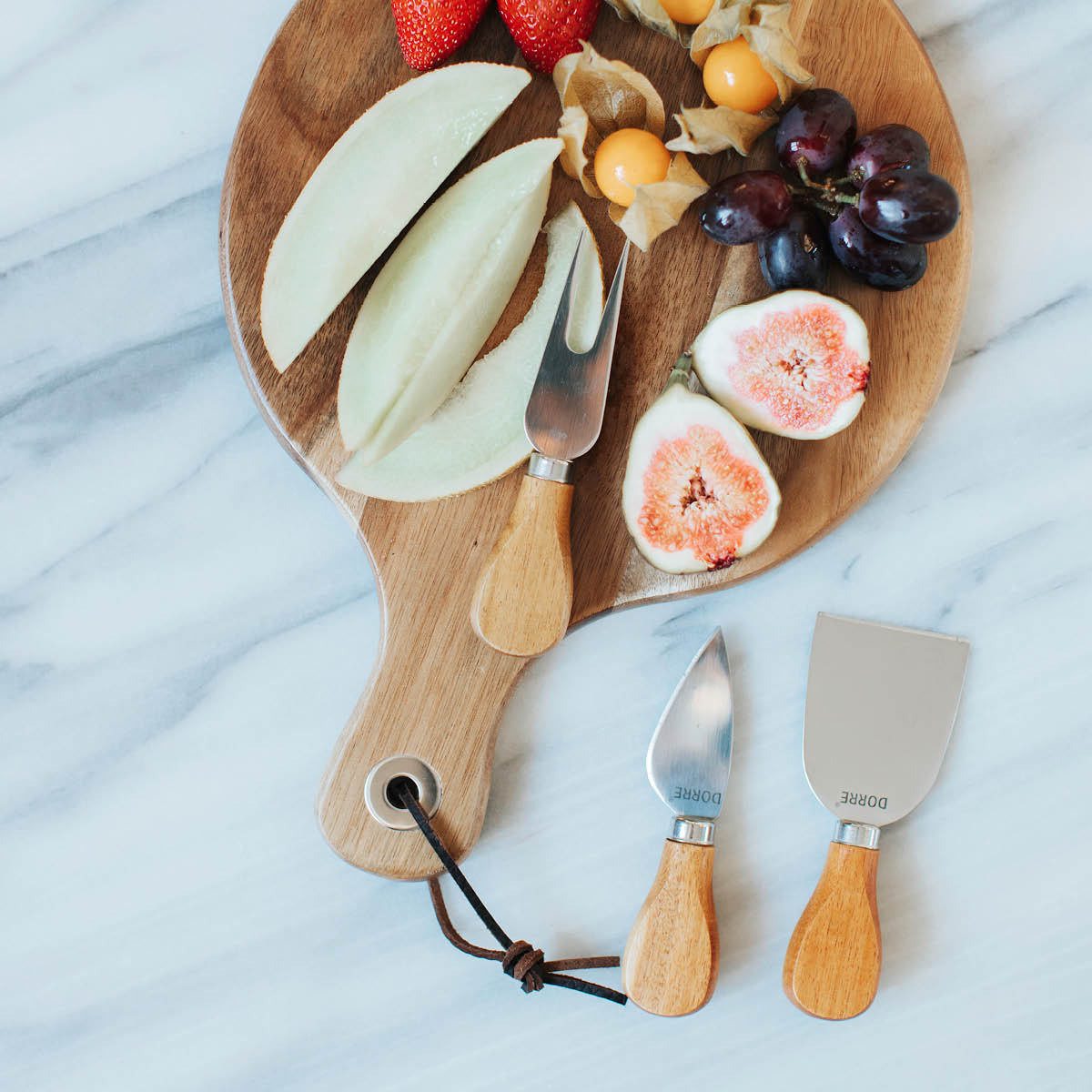 Ostbricka Akacia rund + Redskap