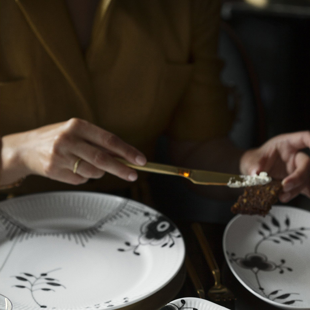 Black Fluted Mega Tallrik 27 cm dekor 2