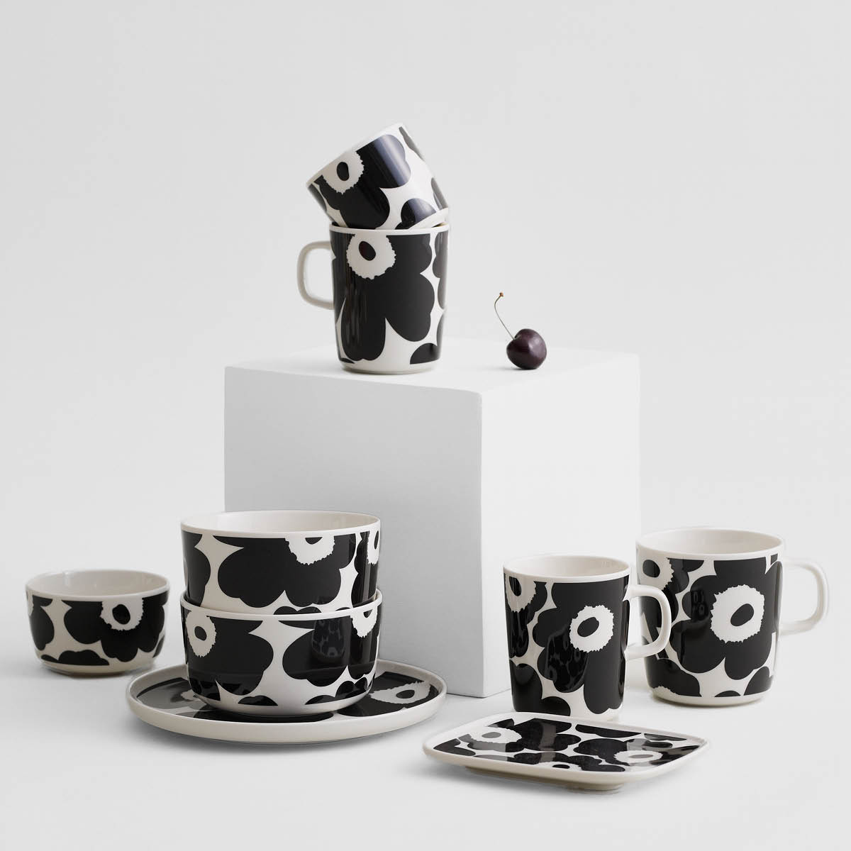 Unikko Tallrik 12x15 cm Svart/Vit