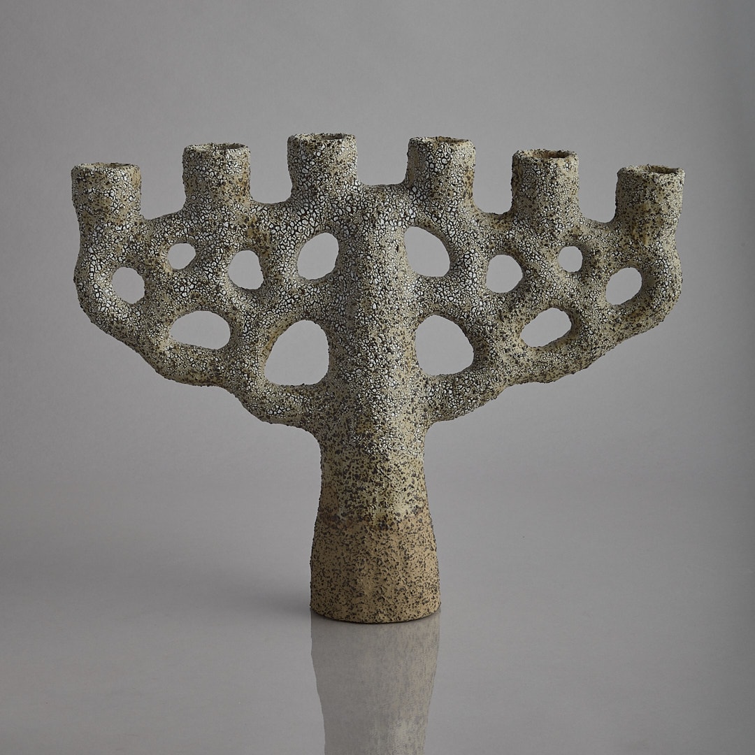 Emelie Thornadtsson ljusstake med vit krypglasyr