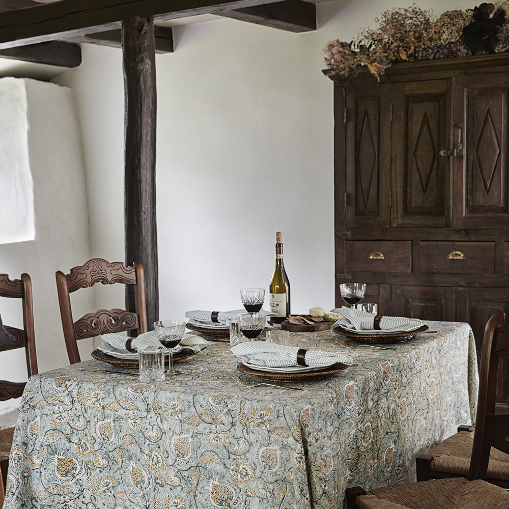 Pomegranate Bordsduk 150x230 cm Seafoam