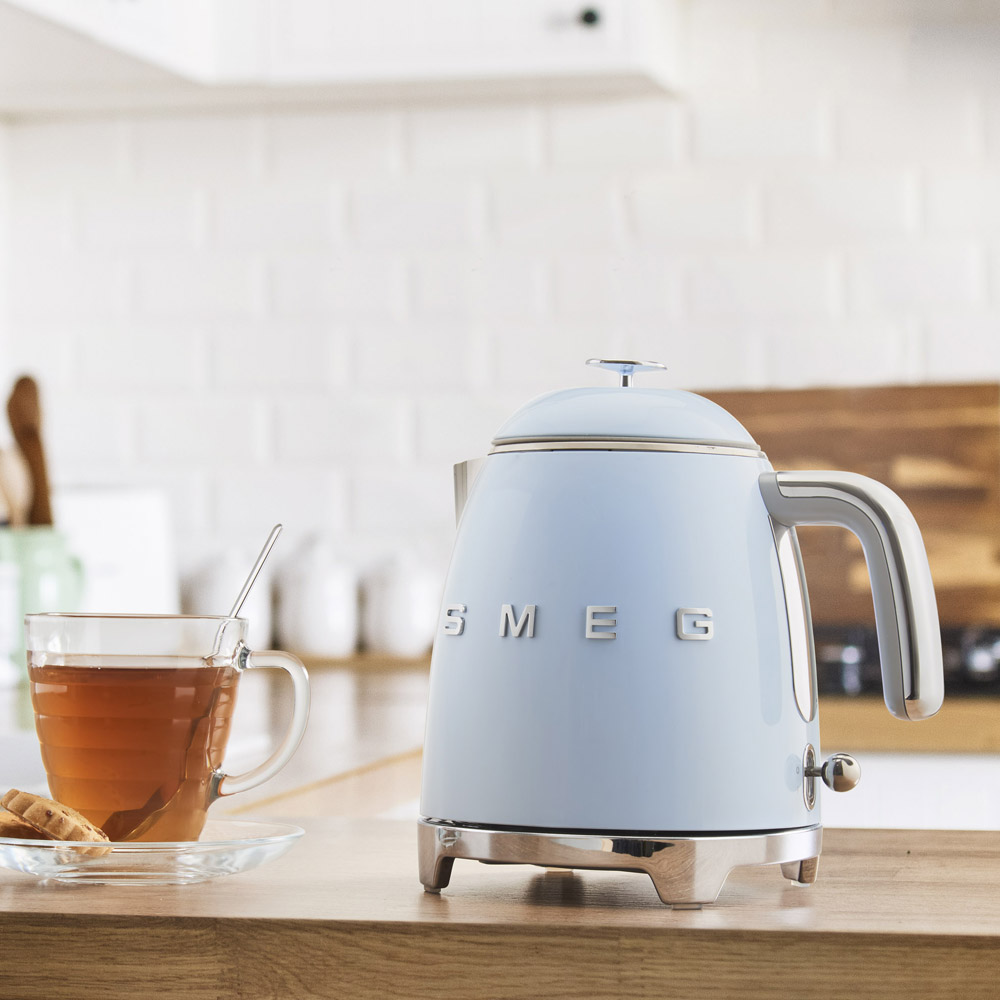 Smeg 50's Style Minivattenkokare Pastellblå