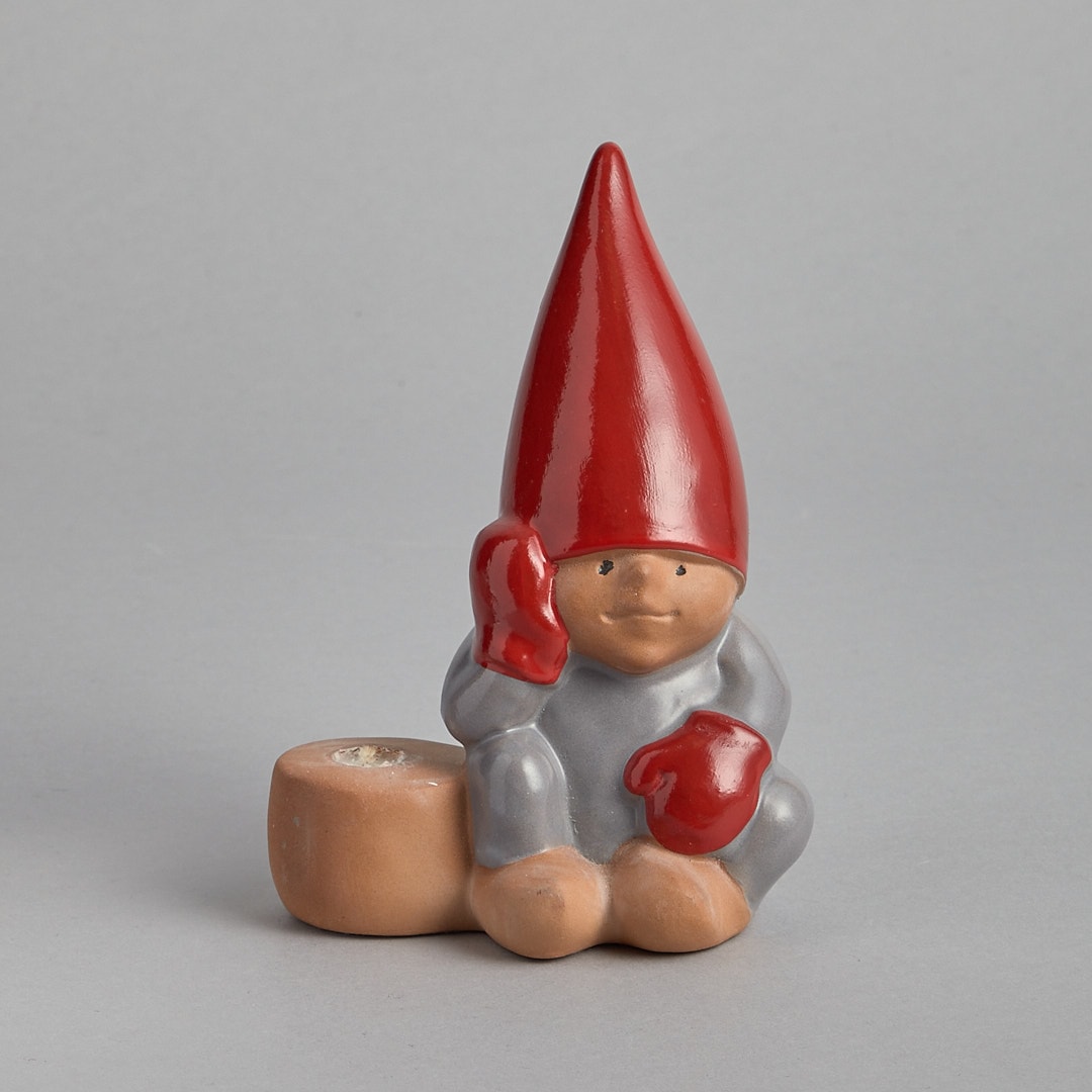 SÅLD Ljushållare "Tankfulla Tomtenisse" av Lisa Larson