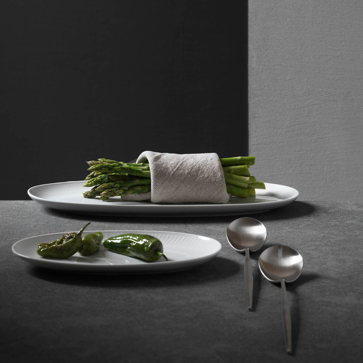 White Fluted Fat 22 cm ovalt