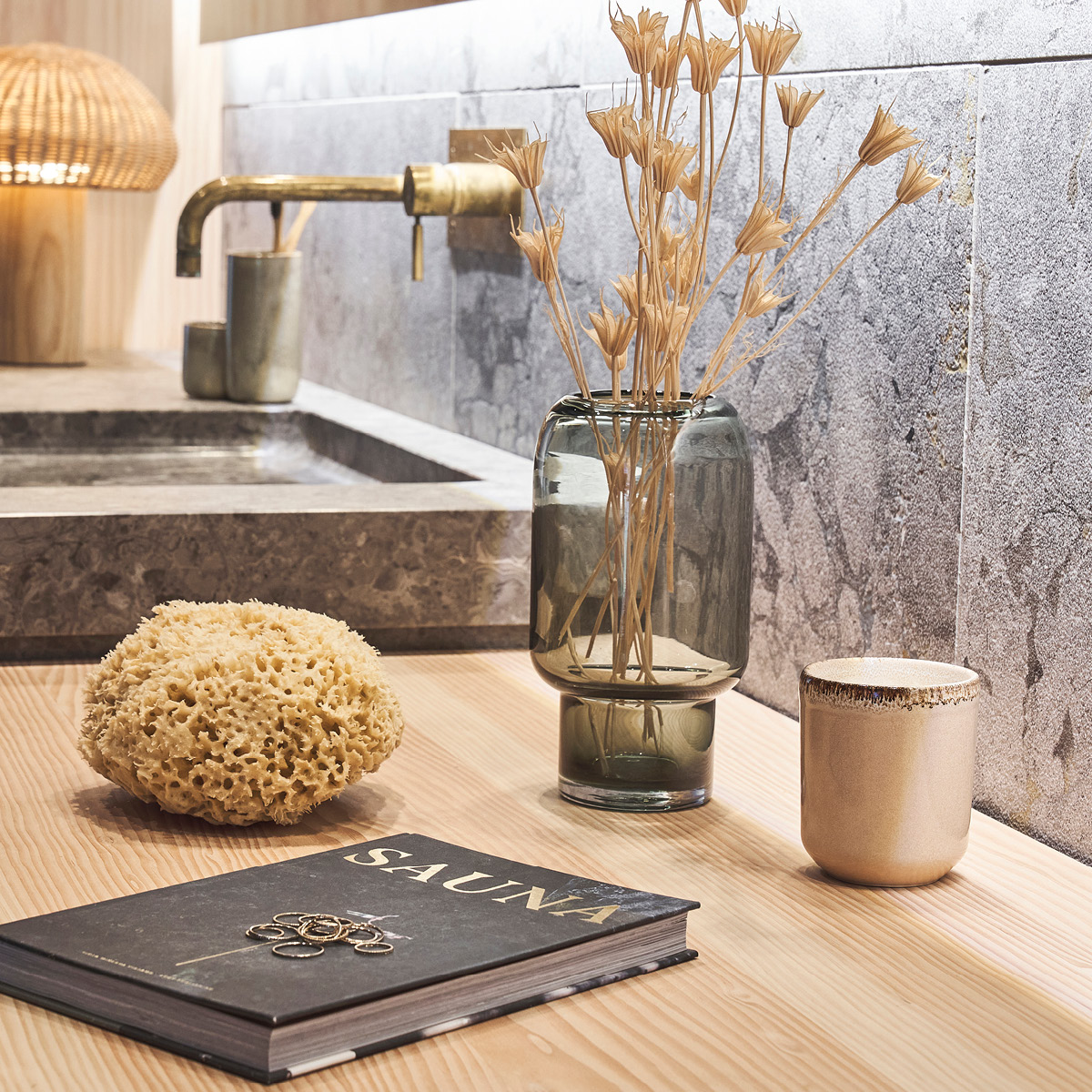 Iris Doftljus 8x9,5 cm Gräddvit