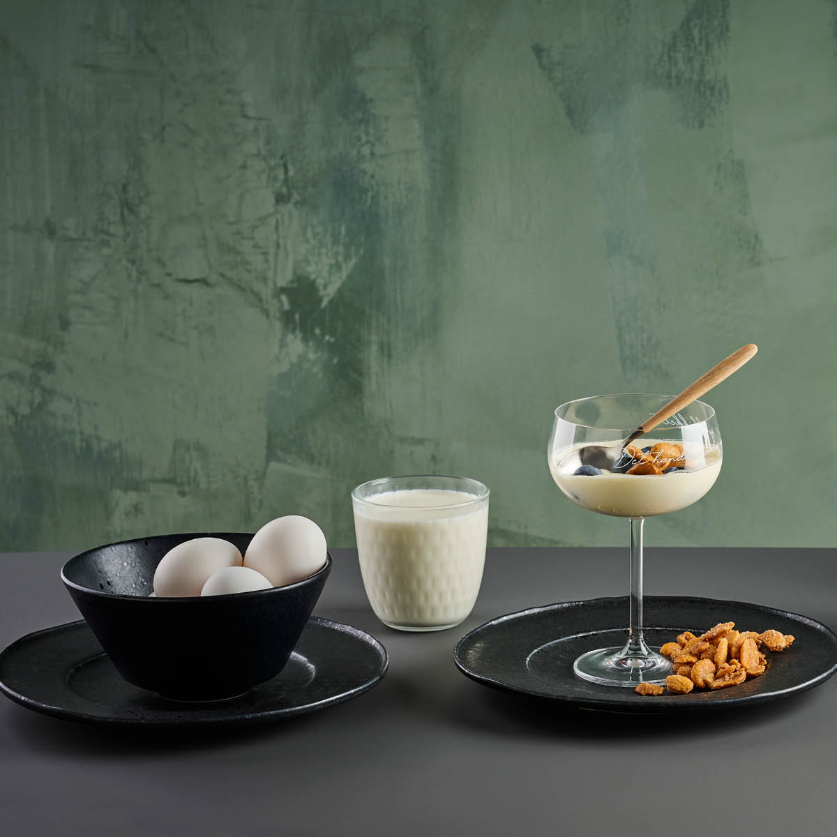 Black Satin Serveringsskål 26 cm Svart