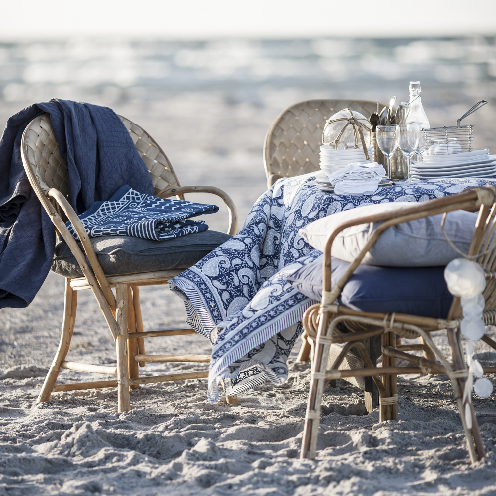 Big Paisley Bordsduk 150x230 cm Marinb&aring;