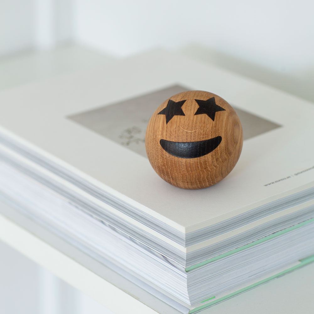 Emojiboll Ek 7 cm Star eyes