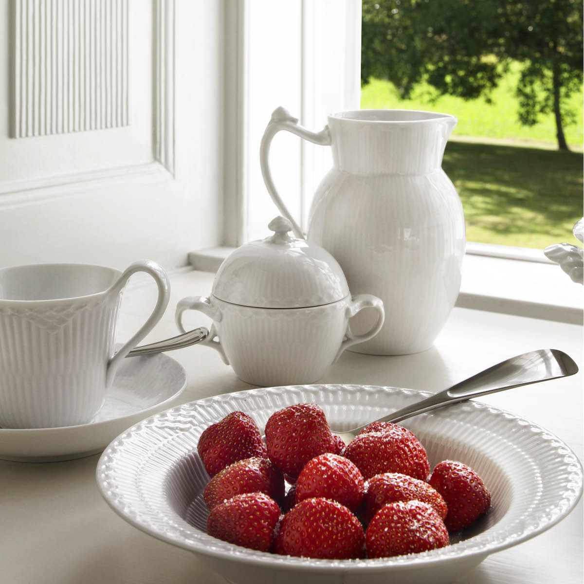 White Fluted Half Lace Tallrik Djup 21 cm