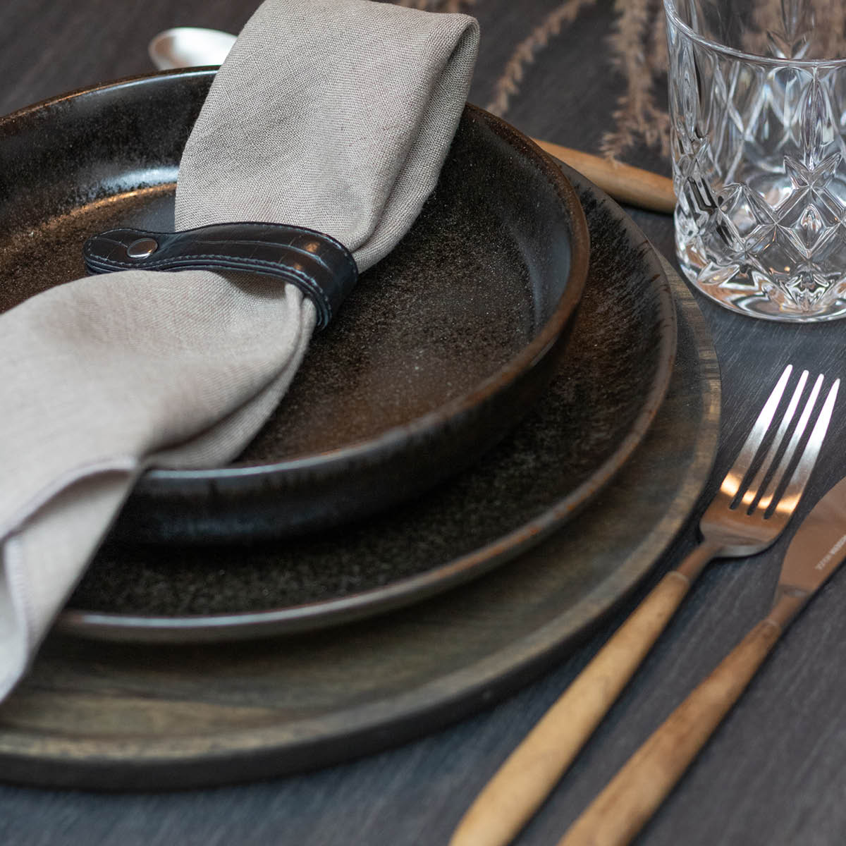 Trevare Dukningstallrik Mangoträ 32 cm Svart