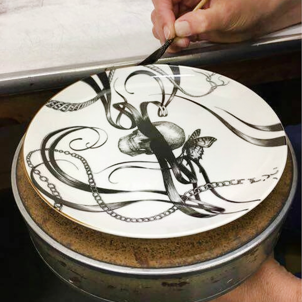 Perfect Plate Swirly Masked Skull 21 cm