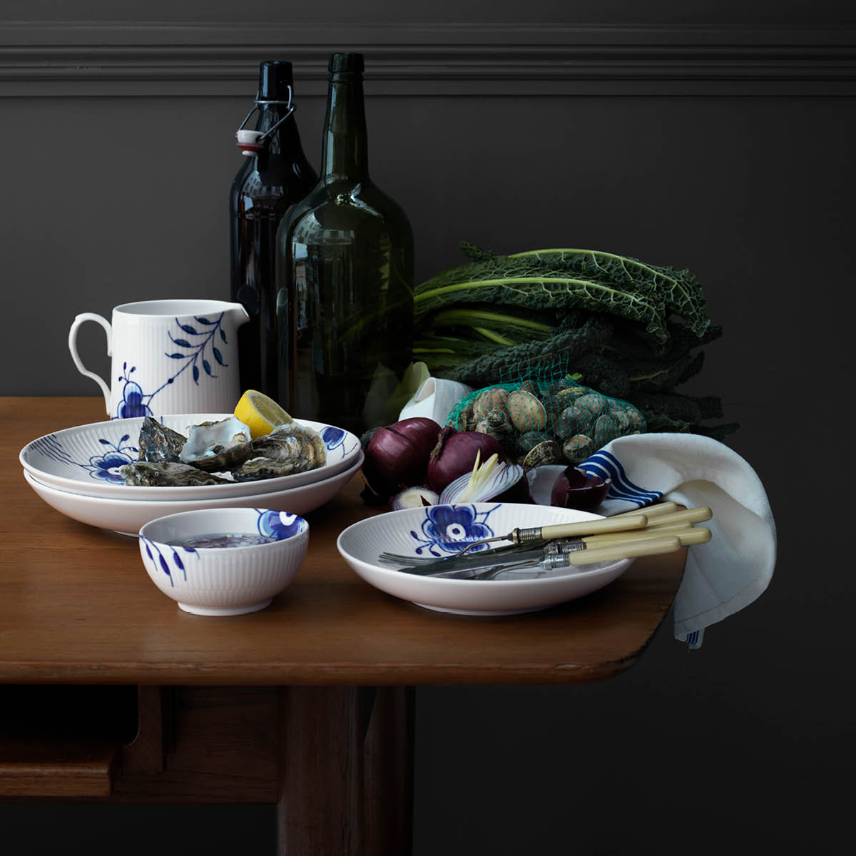 Blue Fluted Mega Tallrik djup 25 cm