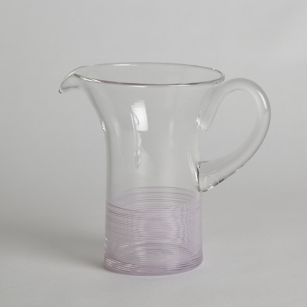 Kanna med Dekor av Skära Ränder