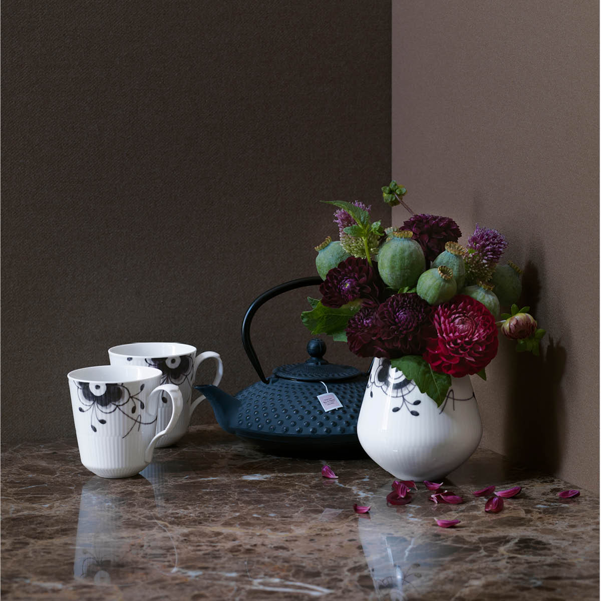 Black Fluted Mega Vas 12 cm