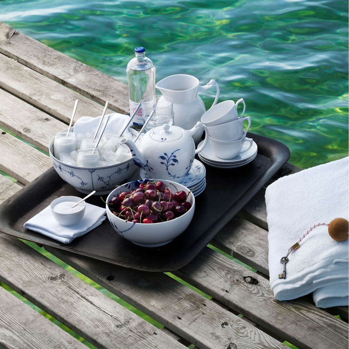 Blue Fluted Mega Skål 1,1 L 18 cm