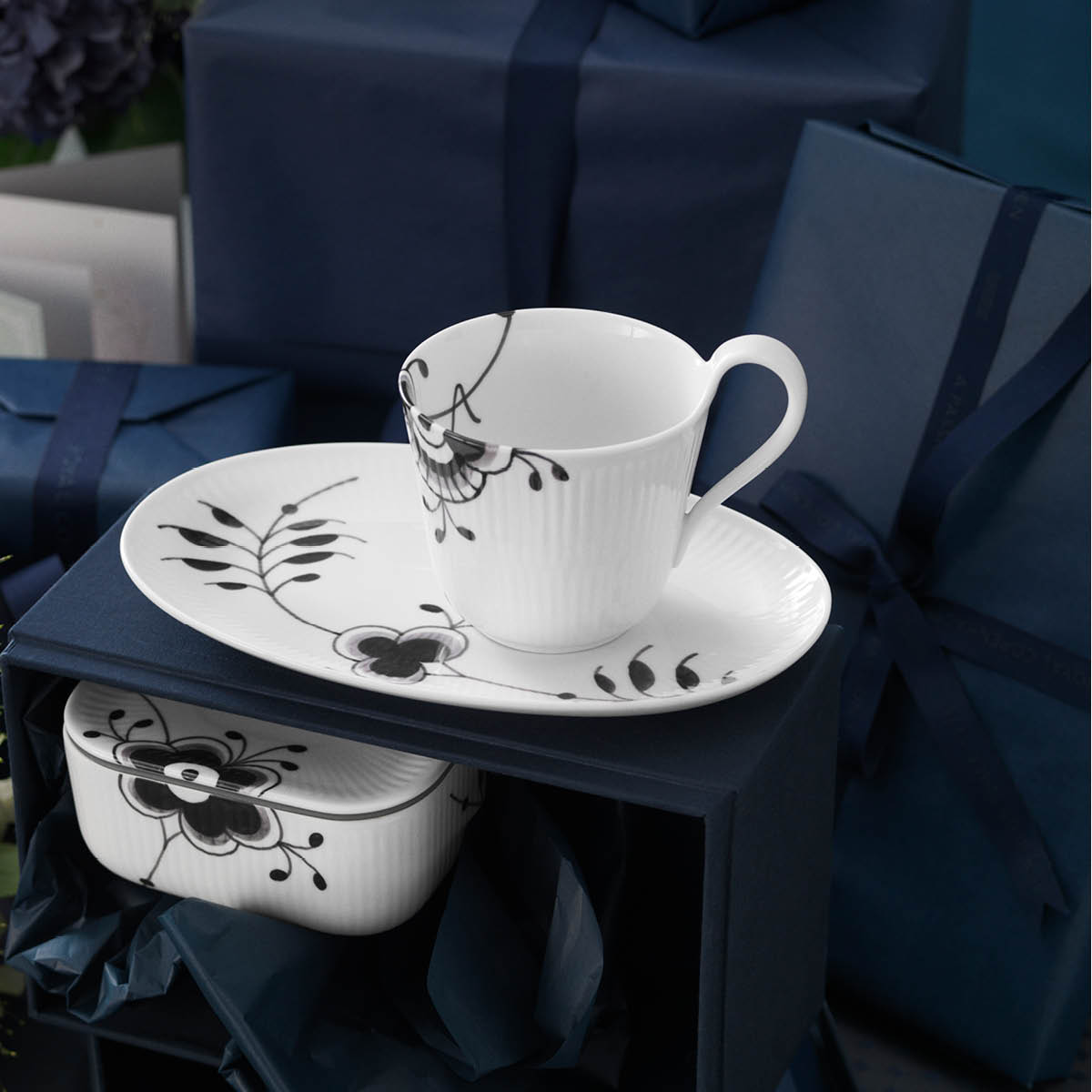 Black Fluted Mega Tallrik Oval 23 cm