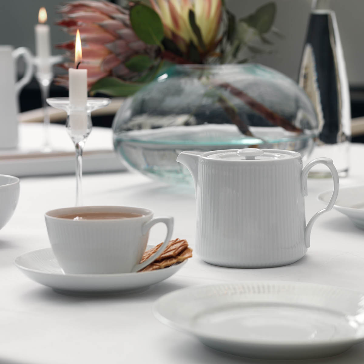 White Fluted Tekopp med Fat 28 cl