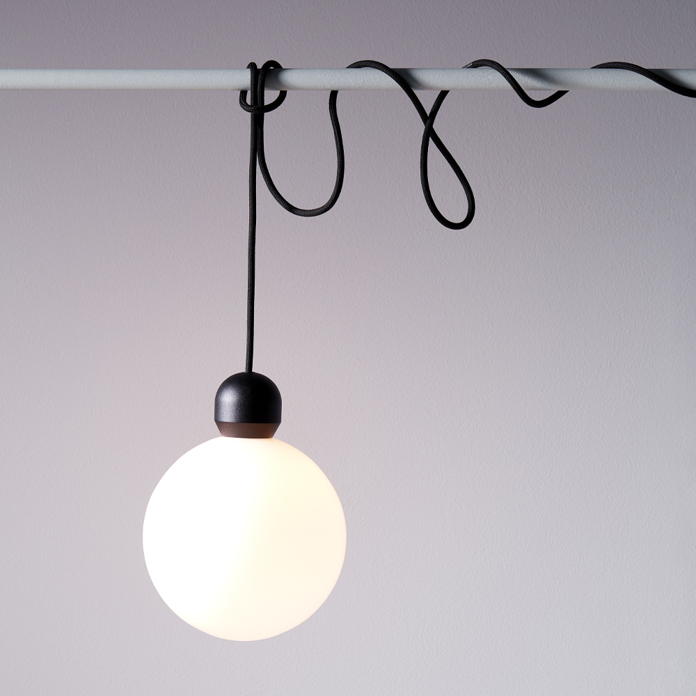 Atom Taklampa Pendel Svart