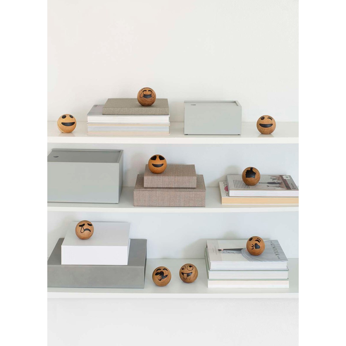 Emojiboll Ek 7 cm Winking