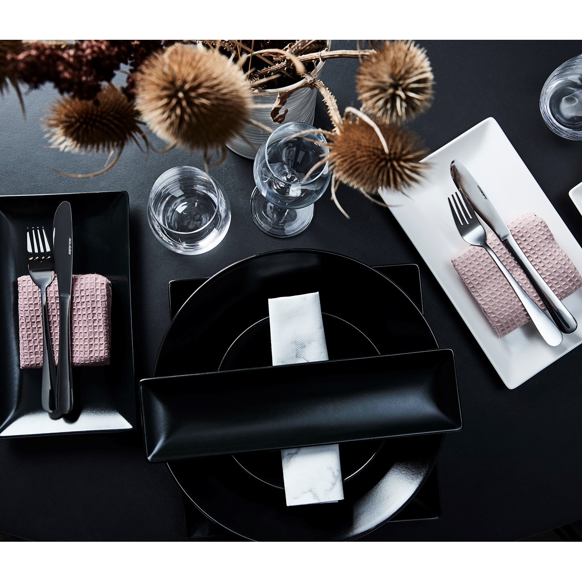 Quadro Tallrik flat 21x21 cm Svart matt