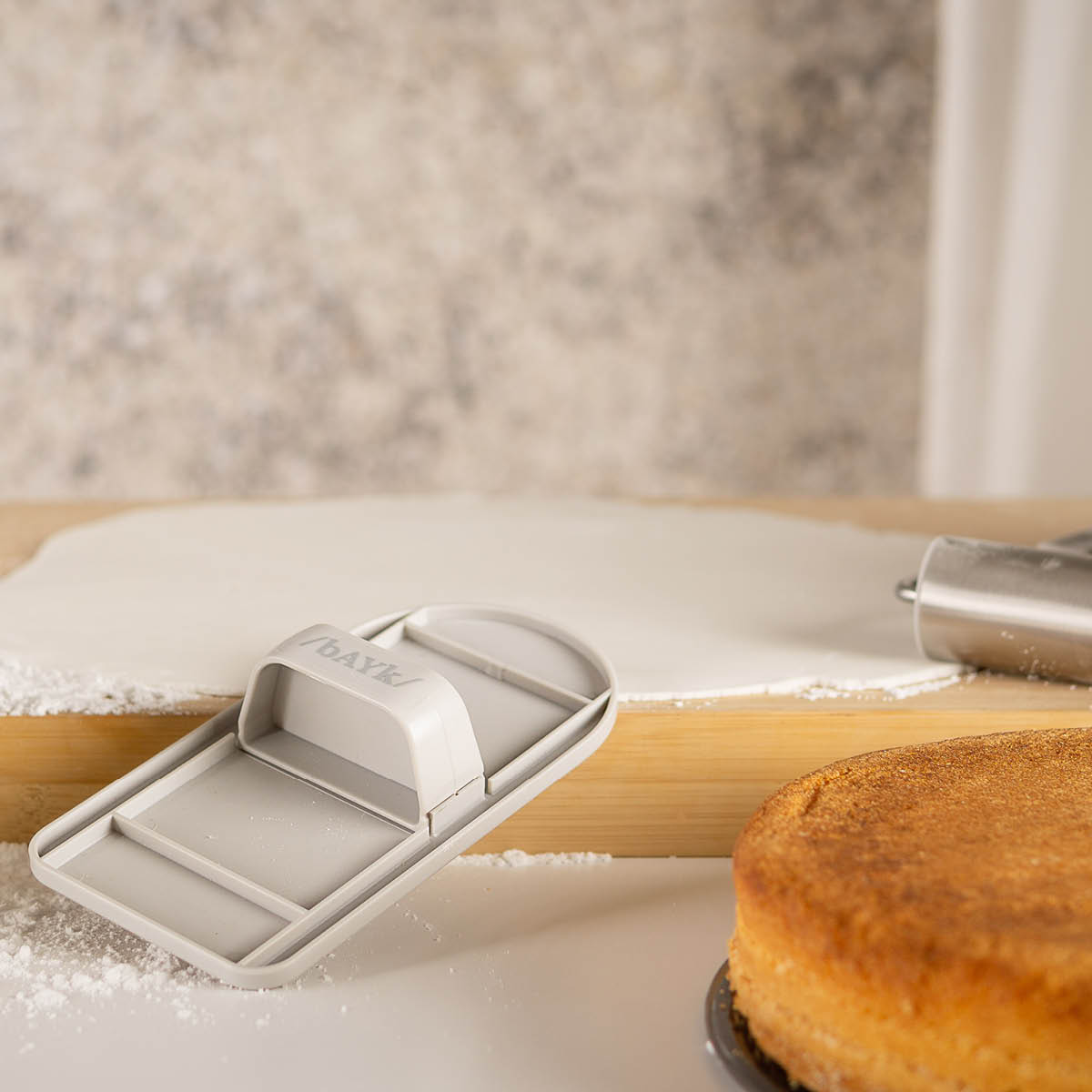 bAYk Cake Smoother 16,5x8 cm Grå