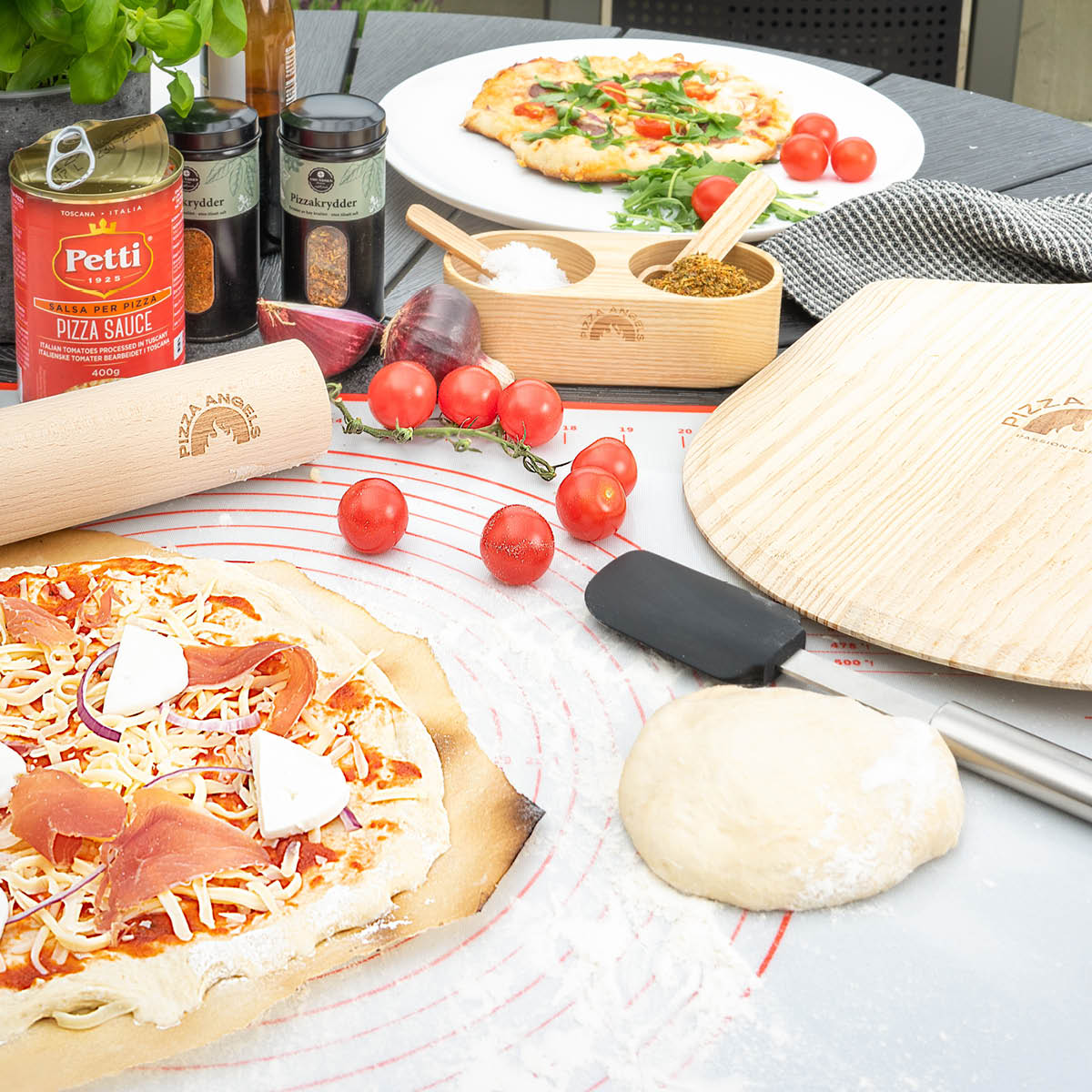 Pizza Angels Bakmatta 70x50 cm Vit/Röd