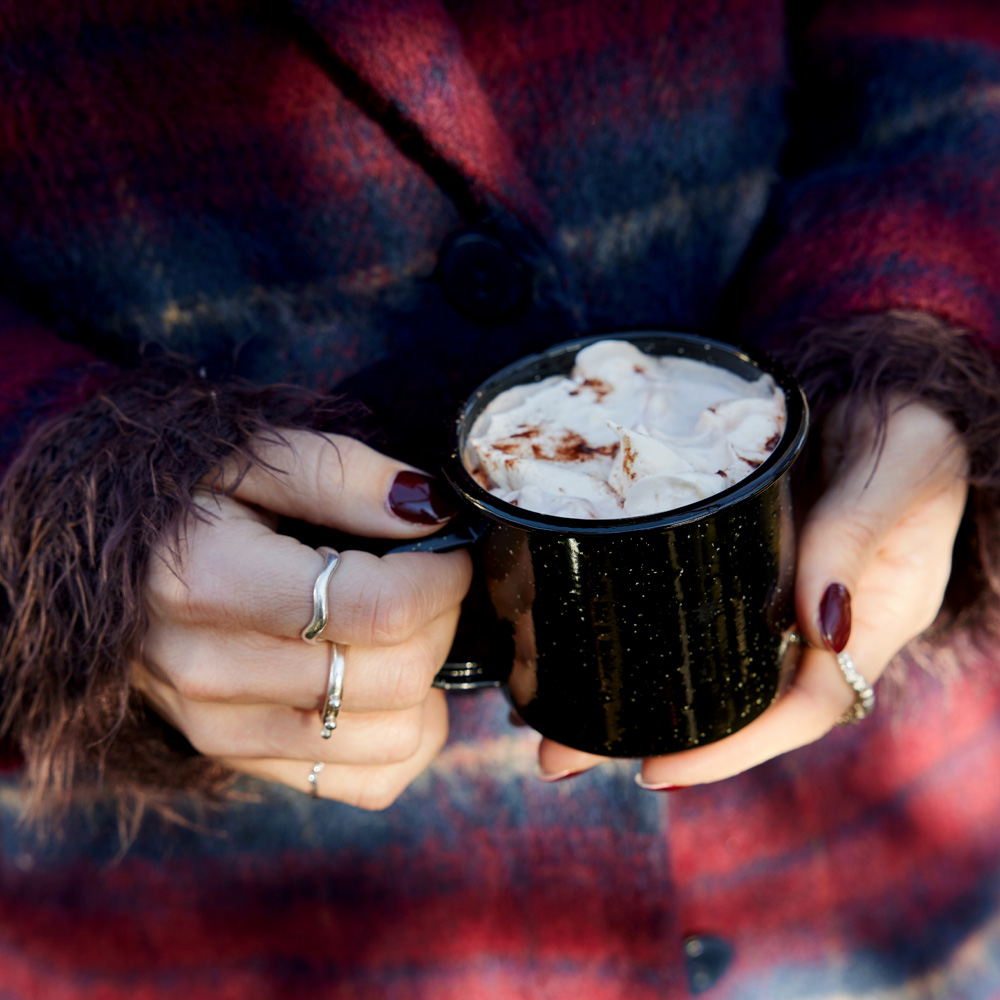 Doris Emaljmugg 38 cl Svart