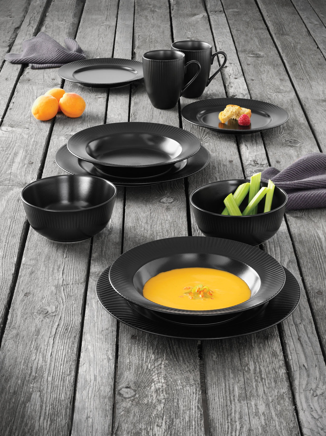 Groovy Sopptallrik 23 cm Svart