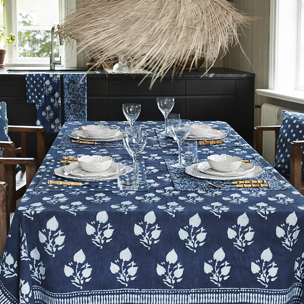 Indigo Bordsduk 150x230 cm Leaf