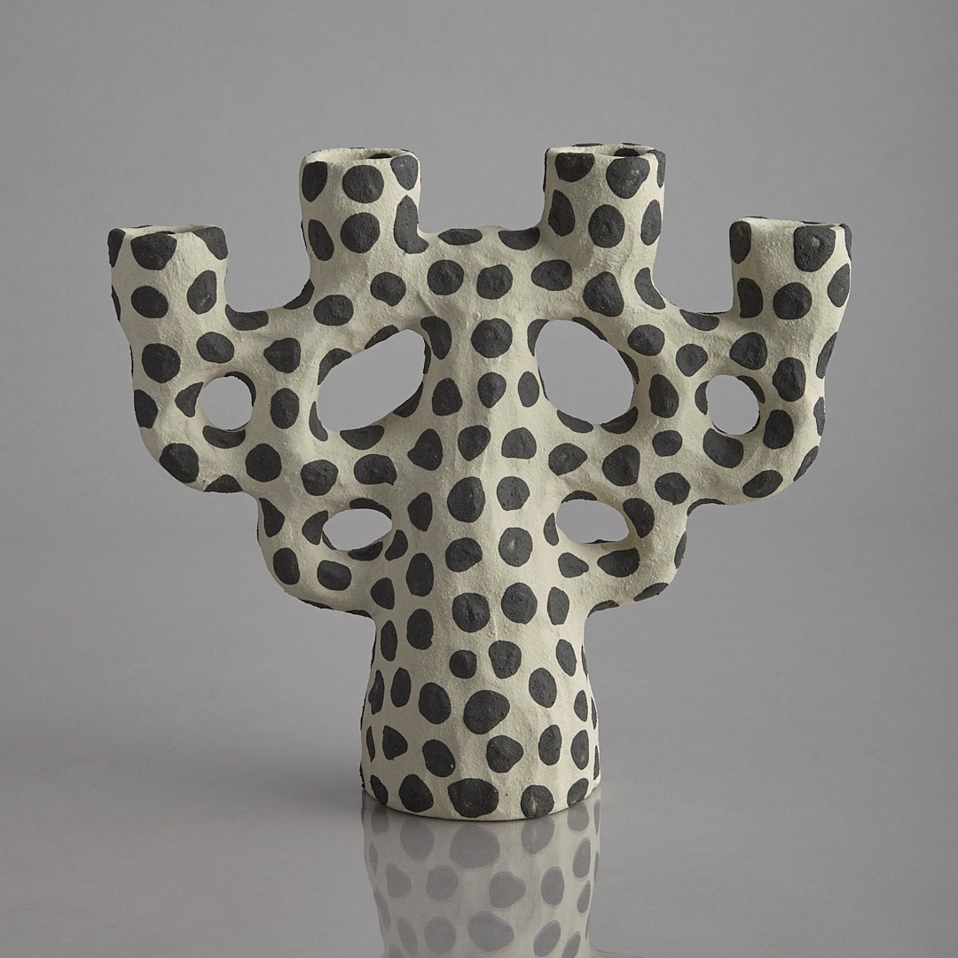 Emelie Thornadtsson ljusstake med prickig dekor