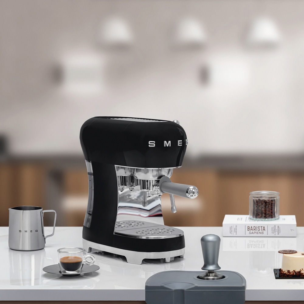 Smeg 50's Style Espressomaskin 1 L Svart