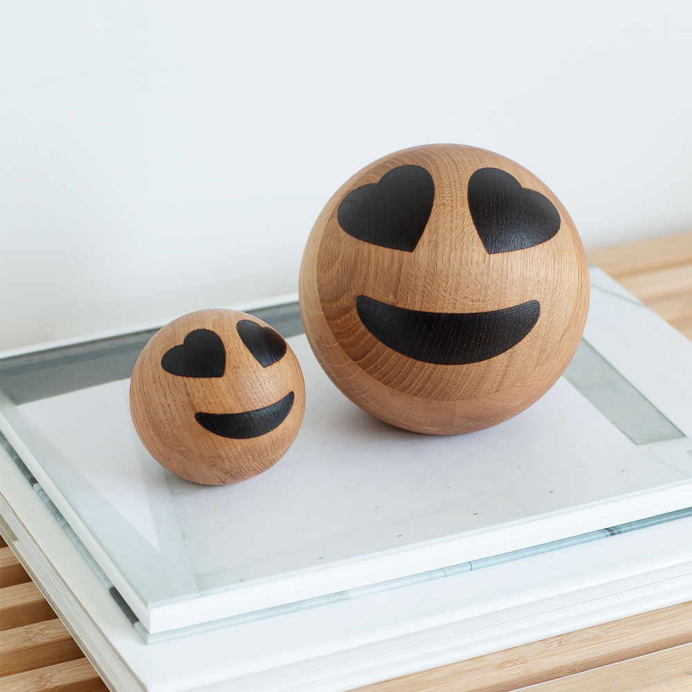 Emojiboll Ek 11 cm Big heart eyes