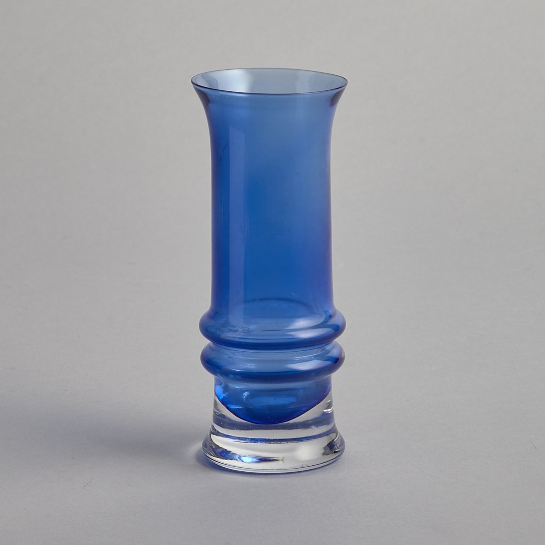 Tamara Aladin vas blå