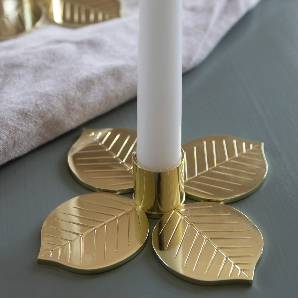 Ljusstake Berså  10,5x10,5x3 cm Guldmetall