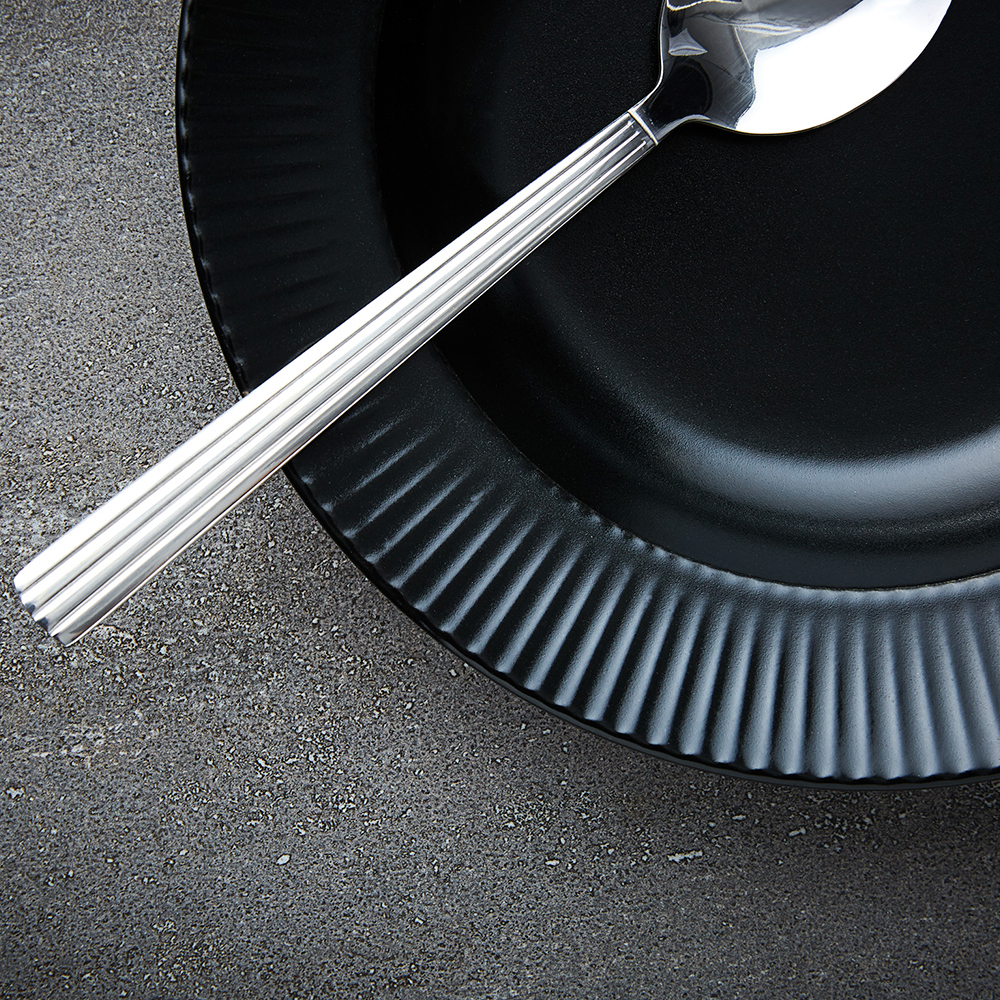 Groovy Sopptallrik 23 cm Svart