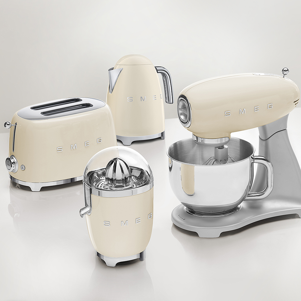 Smeg 50's Style Citruspress matt Creme