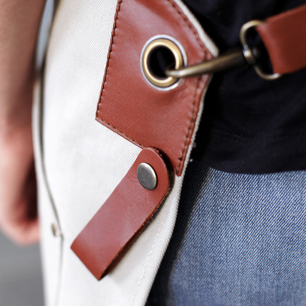 Signerat Förkläde Canvas/Skinndetaljer Salvia