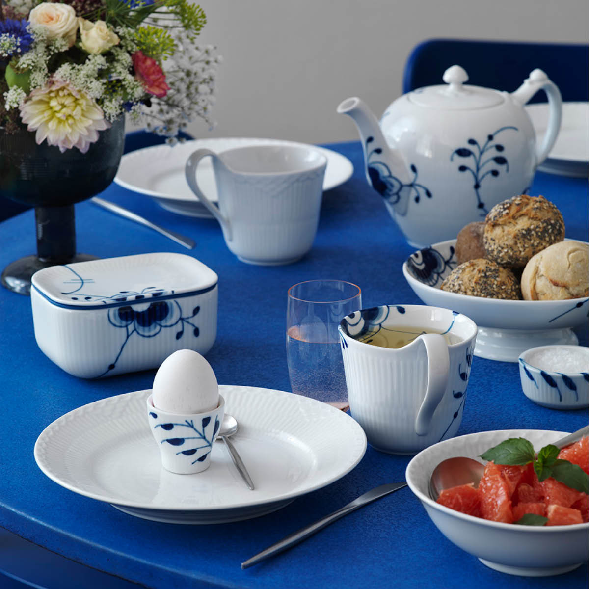 Blue Fluted Mega Smörask med lock 42 cl