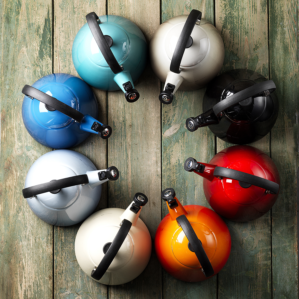 Kone Vattenkittel med vissla 1,6 L Cerise