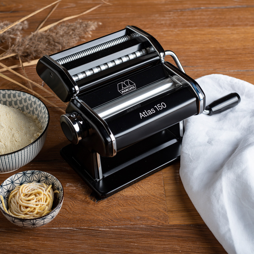 Atlas 150 Pastamaskin Svart