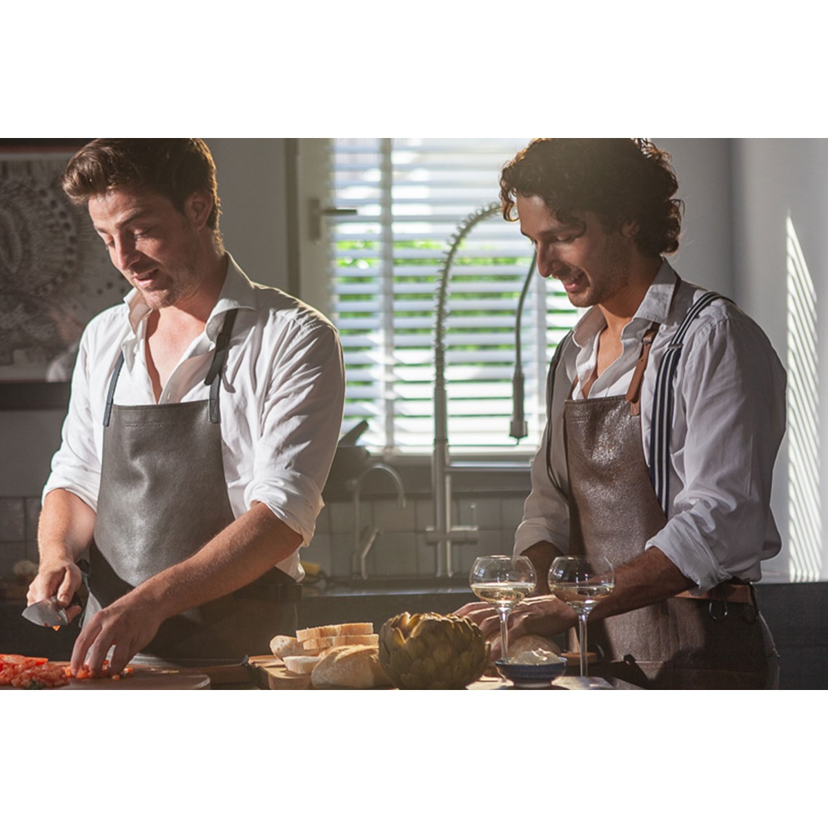 Förkläde Läder + karbinhakar Grå