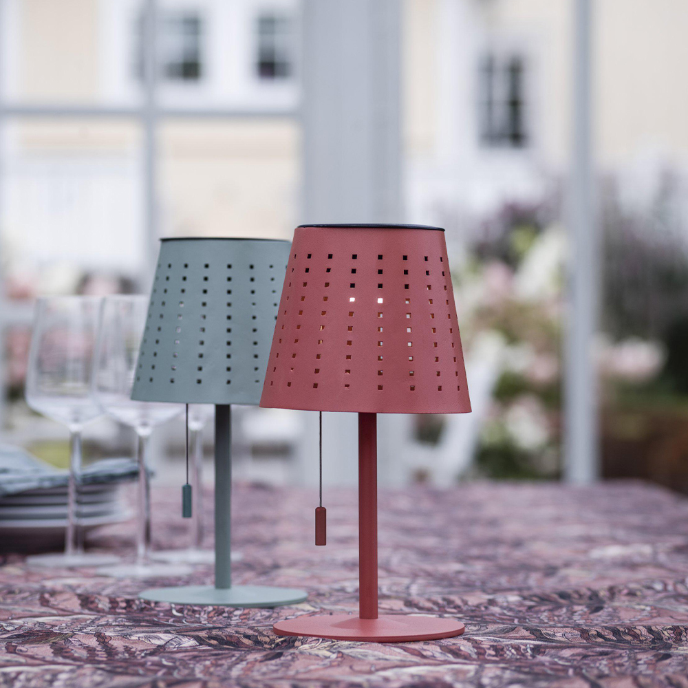 Halvar Solcellslampa 30 cm Röd