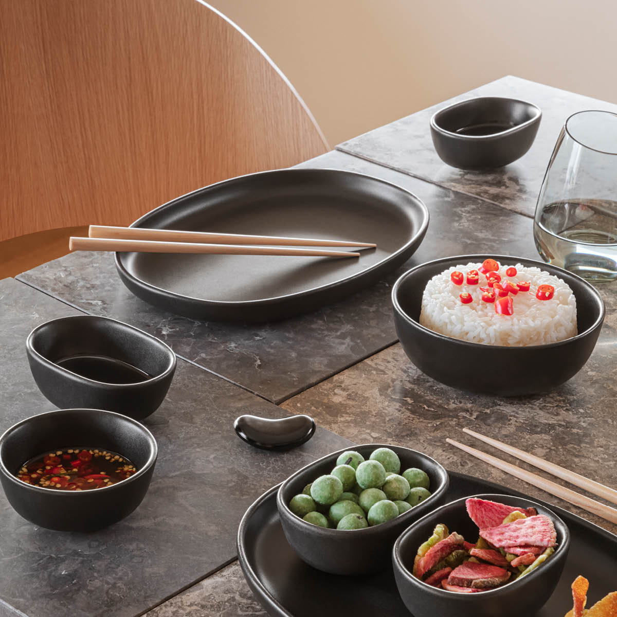 Nordic Kitchen Oval Tallrik 26 cm Svart