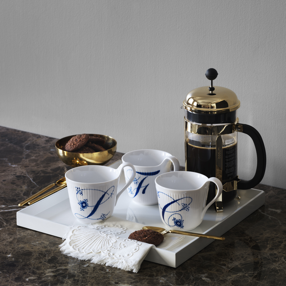 Blue Fluted Pl Alphabet Mugg 33 cl L