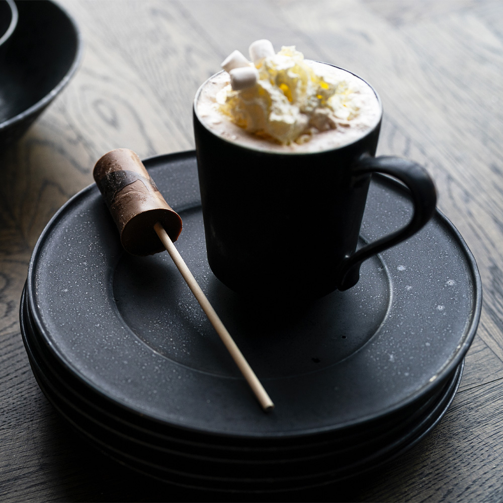 Black Satin Assiette 23 cm Svart