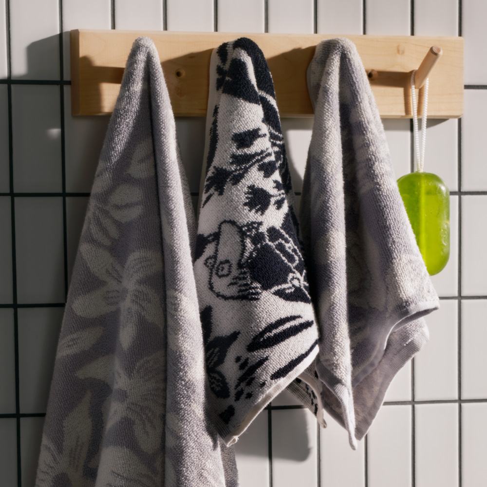 Mumin Handduk 30x50 cm Lilja Svart/Vit